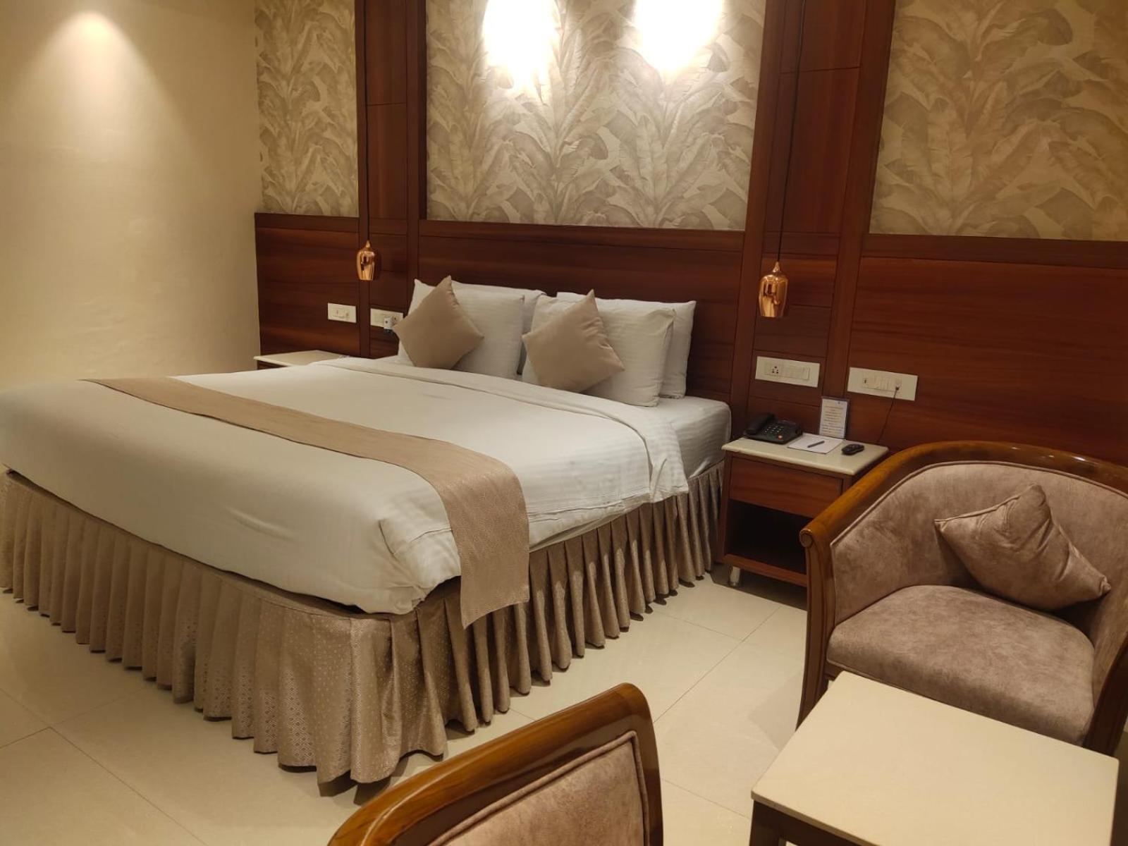 Hotel The Plaza Хидерабад Екстериор снимка