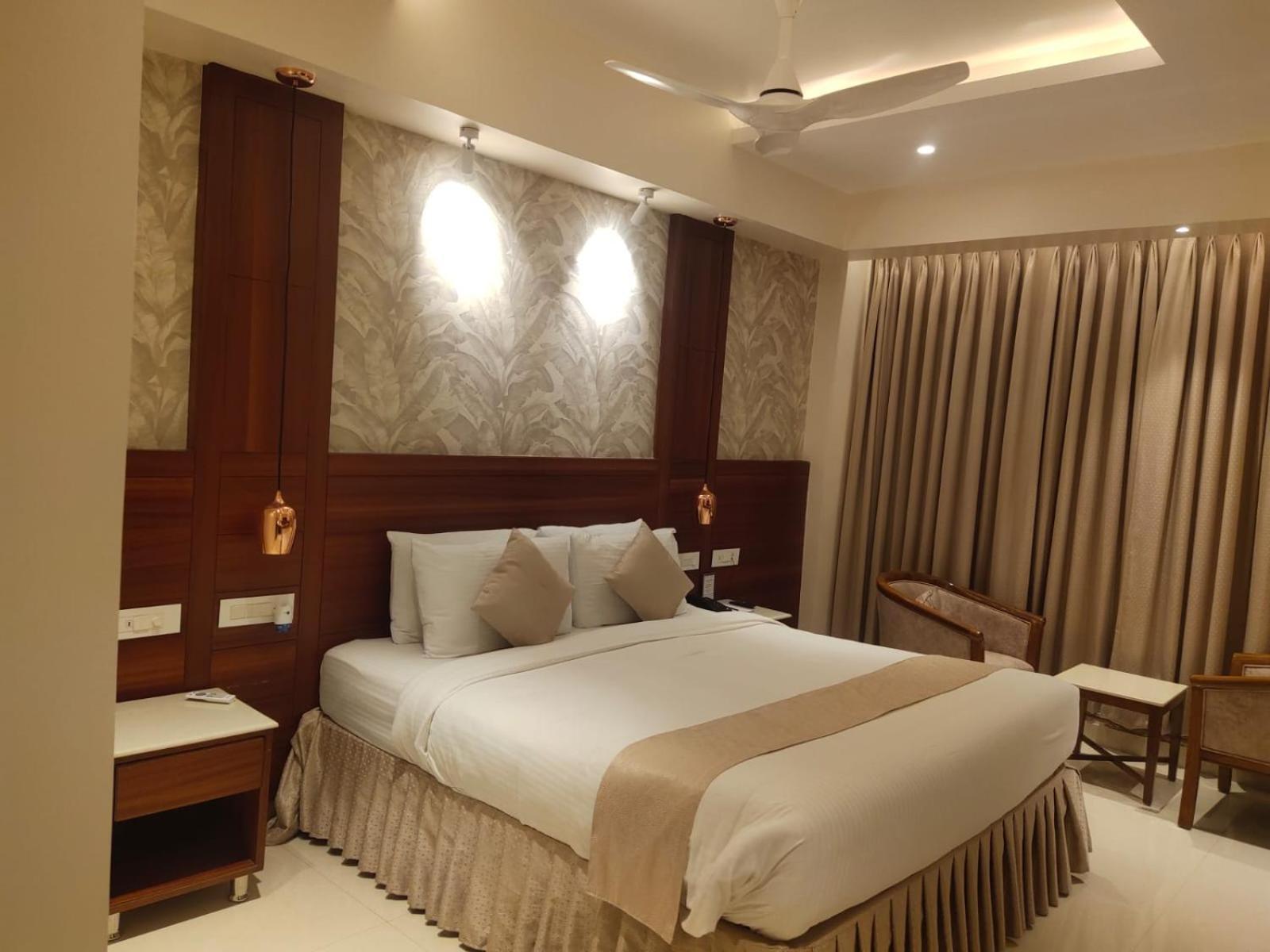 Hotel The Plaza Хидерабад Екстериор снимка
