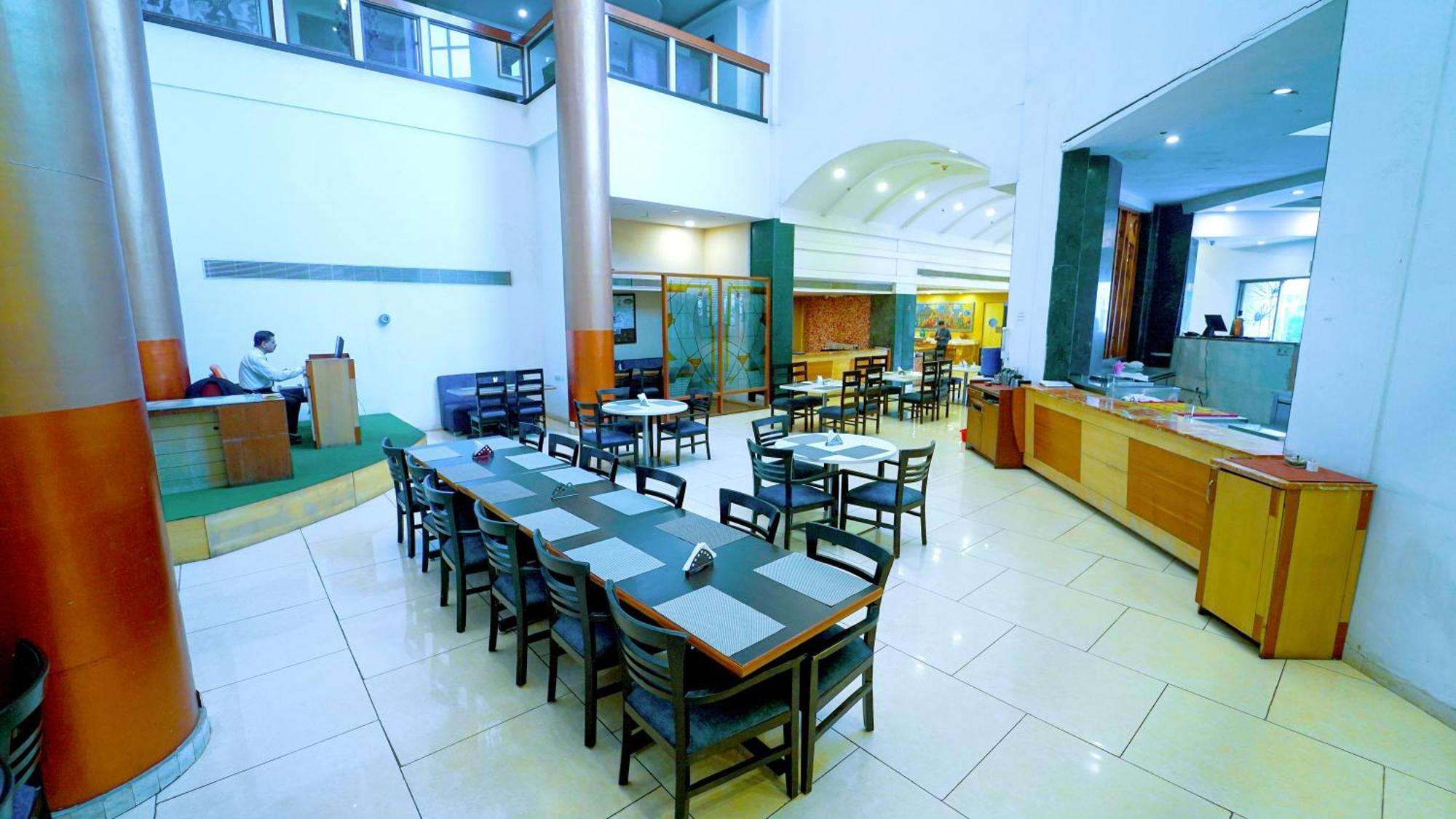 Hotel The Plaza Хидерабад Екстериор снимка