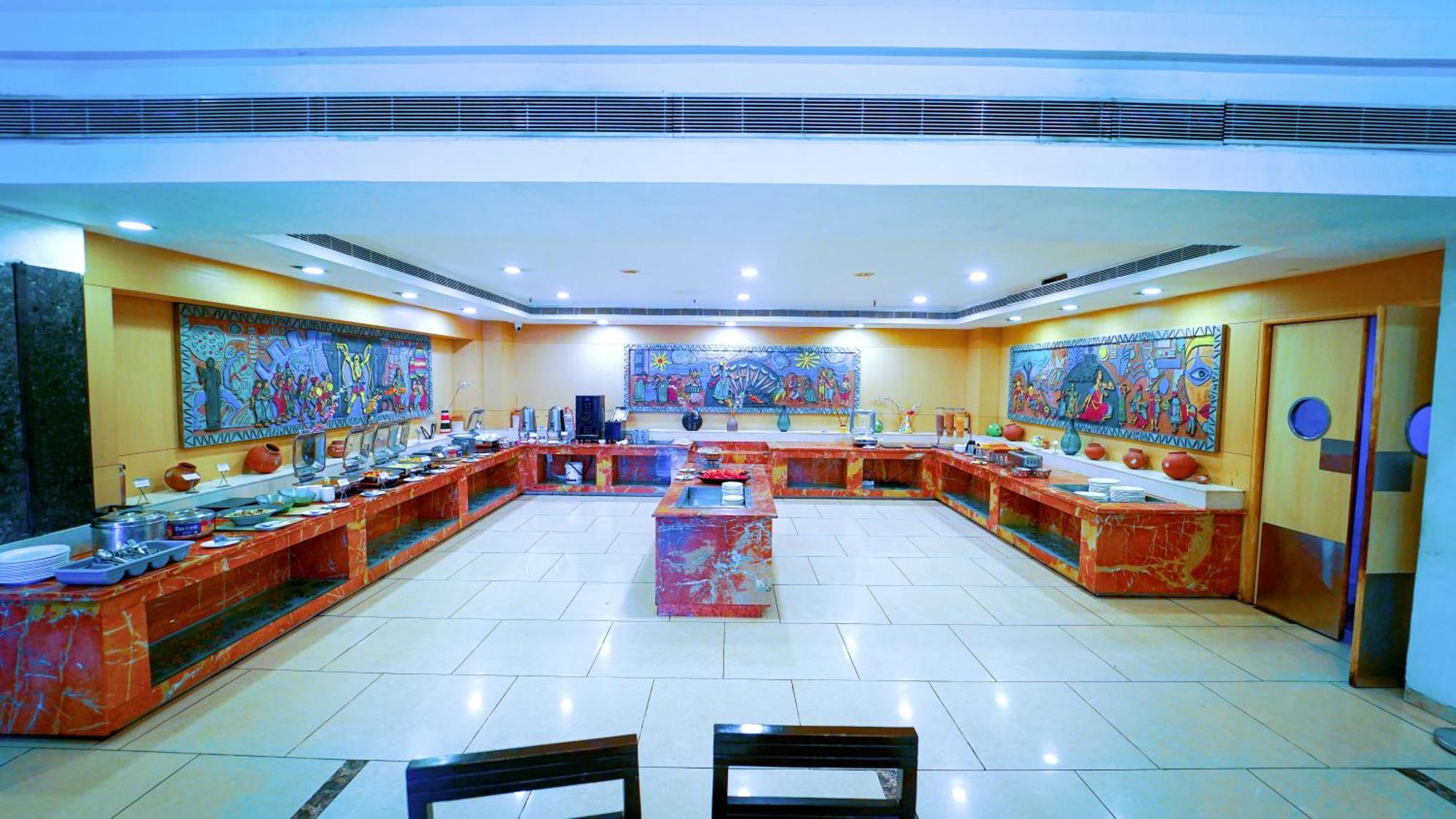 Hotel The Plaza Хидерабад Екстериор снимка