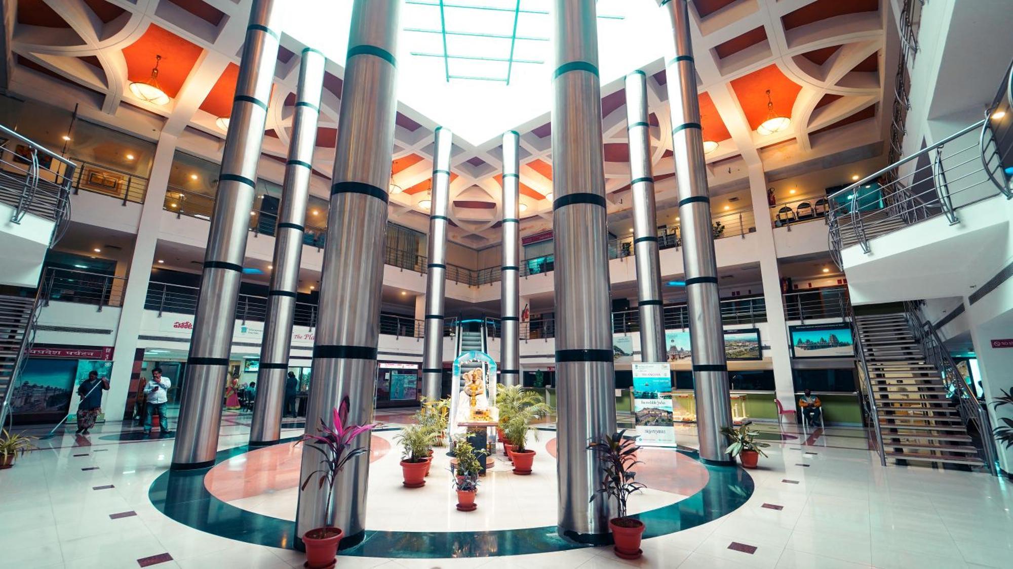 Hotel The Plaza Хидерабад Екстериор снимка