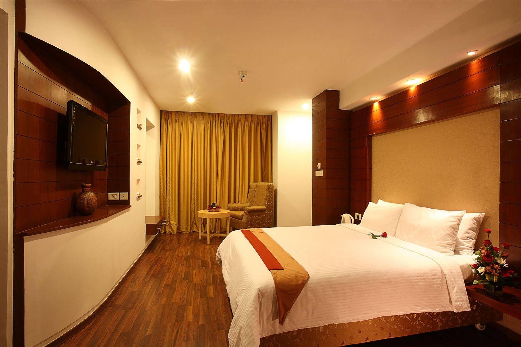 Hotel The Plaza Хидерабад Екстериор снимка