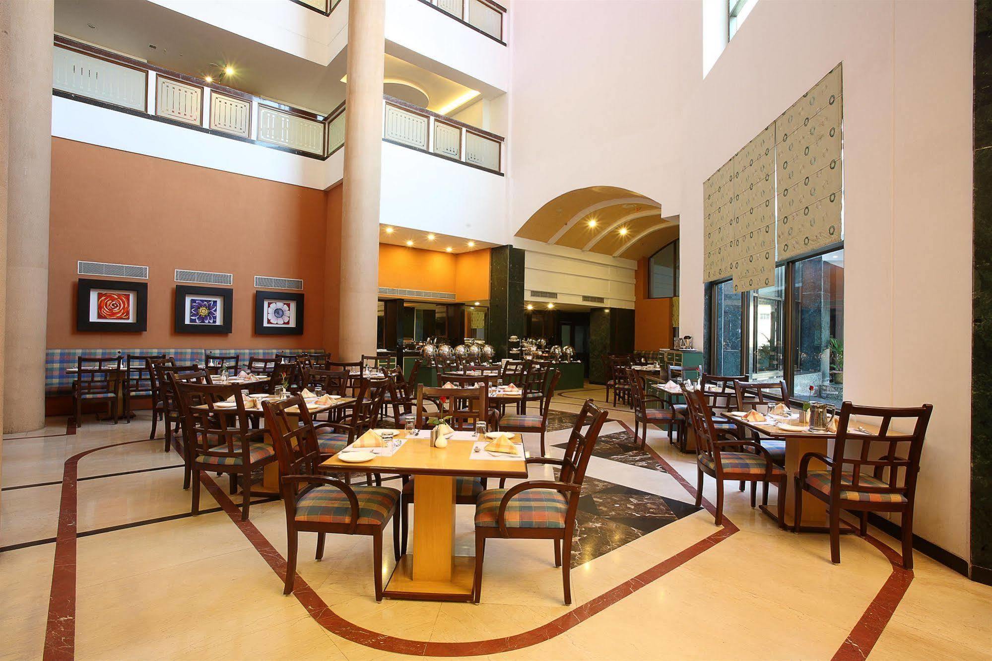Hotel The Plaza Хидерабад Екстериор снимка